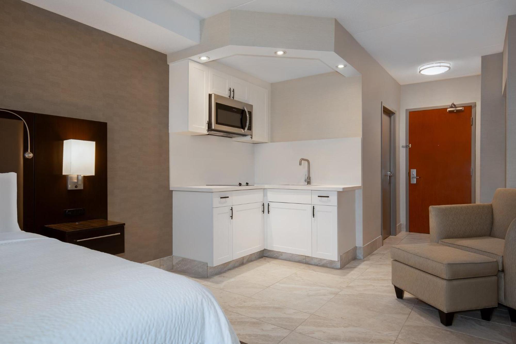 Holiday Inn Express Hotel & Suites Barrie By Ihg Exterior foto